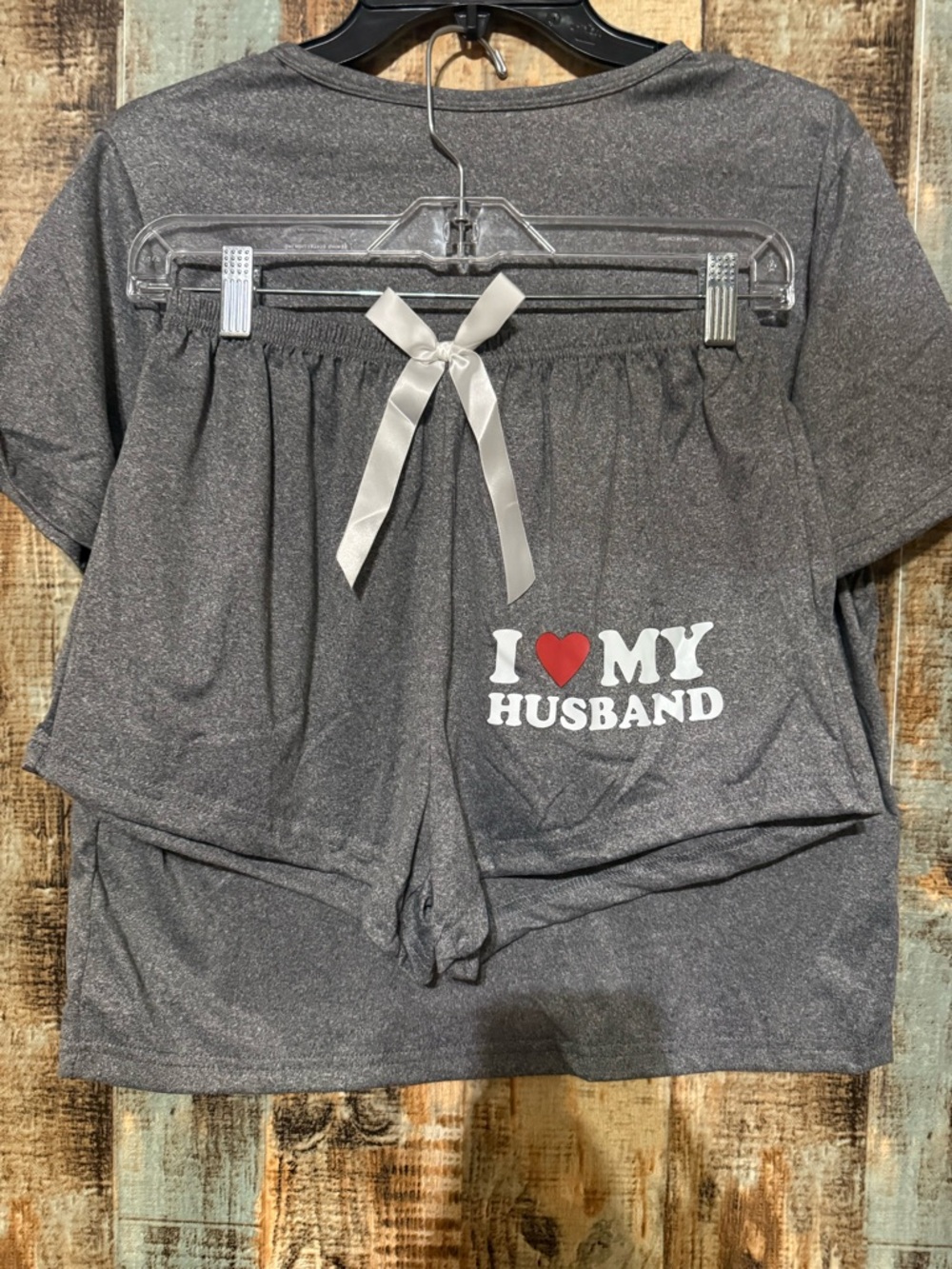 2 piece set. Gray Short Sleeve Tee with Red Heart 'I ♥ MY HUSBAND' Graphic. - Picture 2 of 3